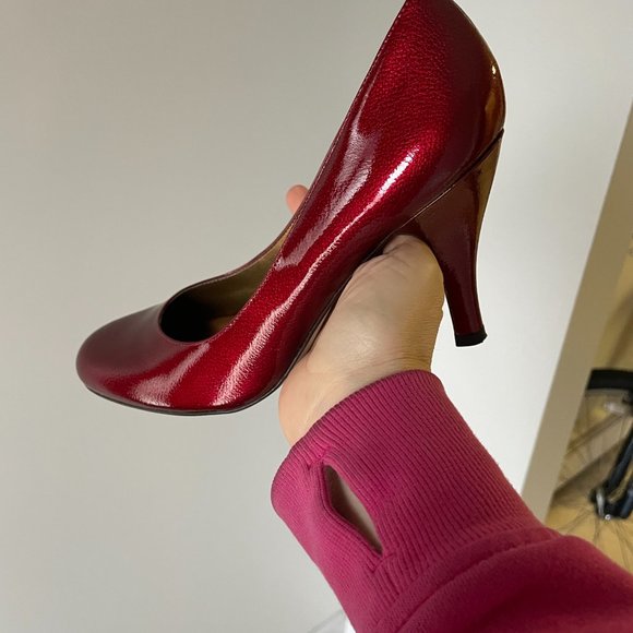 Arturo Chiang, US size 8.5W, red patent pumps - Picture 9 of 12